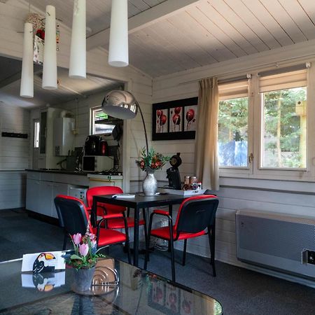 Chalet Op Een Rustig Park In De Natuur 푸텐 외부 사진