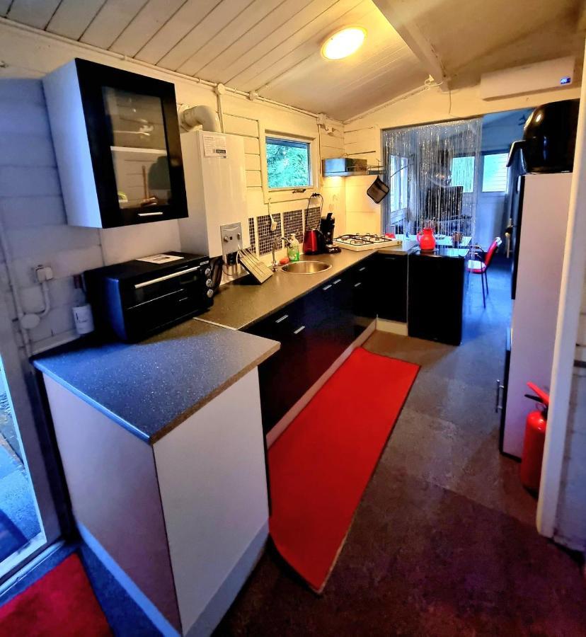 Chalet Op Een Rustig Park In De Natuur 푸텐 외부 사진
